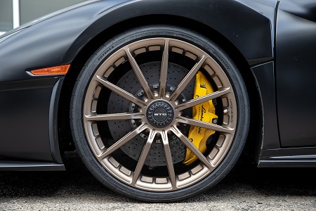 Lamborghini Huracán STO con los Bridgestone Potenza Race