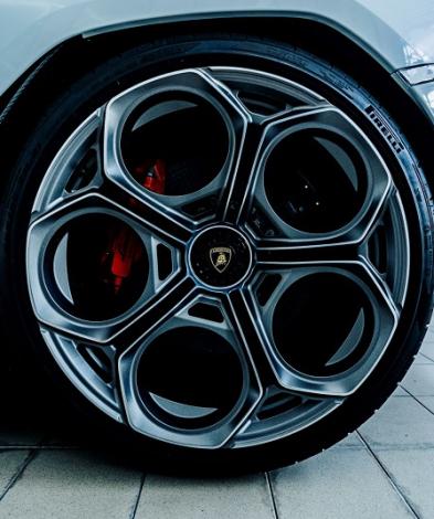 P Zero para el Lamborghini Countach LPI 800-4