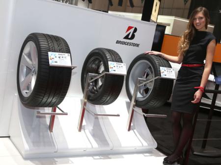 Bridgestone Adrenalin RE002