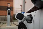 Las ventas de vehículos electrificados, híbridos y de gas suben un 21,2 por ciento en noviembre