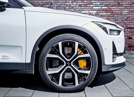Polestar 2, con neumáticos Continental PremiumContact 6 y SportContact 6