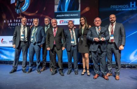 Representantes de Grupo Soledad en los Premios Hevea de la Industria del Neumático