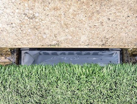 Campo de fútbol con medidas para evitar liberar microplásticos