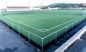 Primer campo de fútbol de césped artificial con medidas para evitar la liberación de microplásticos