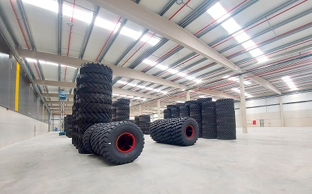 Nuevo almacén de S. José Pneus