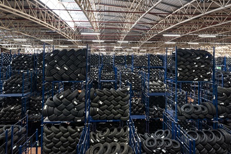 Stock permanente de 1.500.000 neumáticos