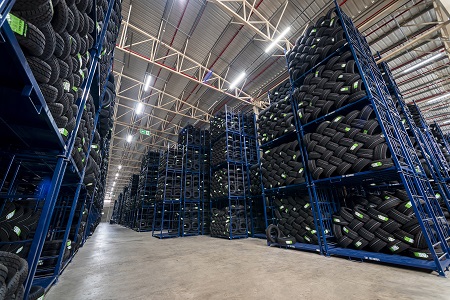 Comercializa más de 80 marcas de neumáticos