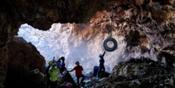Retirados más de 400 neumáticos usados en una mina abandonada del paraje natural de la sierra de Enmedio en Almendricos