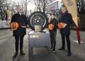 Continental inaugura una cancha de baloncesto fabricada con neumáticos reciclados
