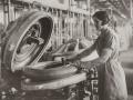 Se inauguró en 1932 con una capacidad de fabricación de 200 cubiertas y 200 cámaras diarias