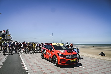 Los vehículos oficiales del Tour están equipados con neumáticos PremiumContact 6 y EcoContact 6
