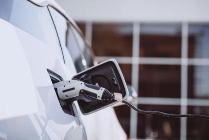 Los turismos electrificados alcanzan el 15 por ciento del mercado total en noviembre