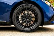 El Pirelli P Zero E, elegido Neumático del Año en los Automobile Awards