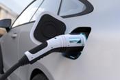Los turismos electrificados cierran 2023 con el 12 por ciento de cuota de mercado